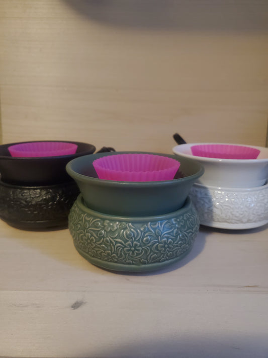 Wax warmer w/ complimentary silicone cupcake liner